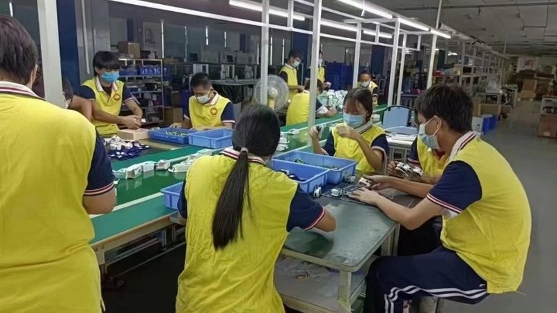 在选择开锁换锁服务时，厂家直销的产品往往具有以下优势：
